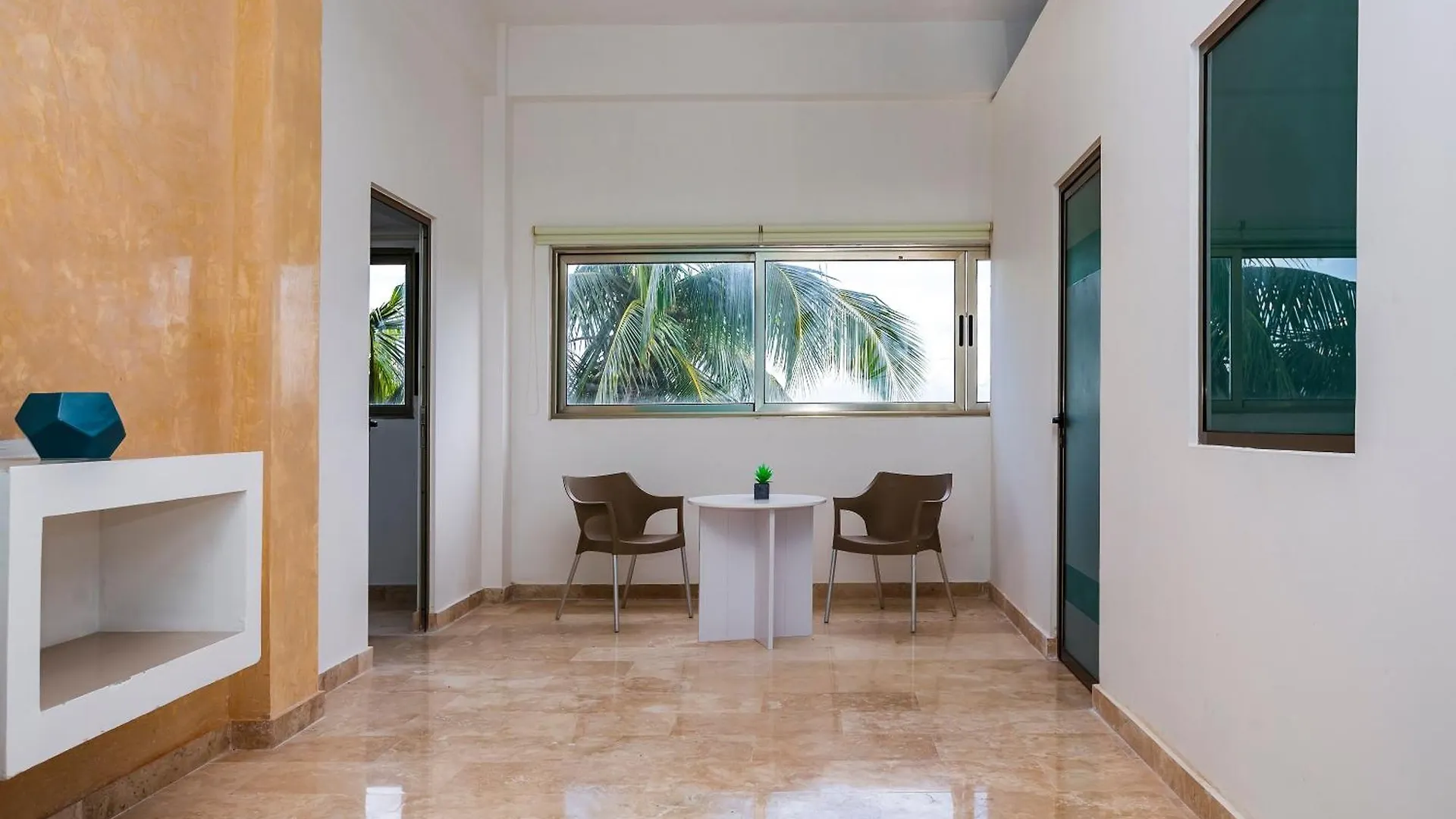 Capital O Cancun International Airport 24 7 Hotel