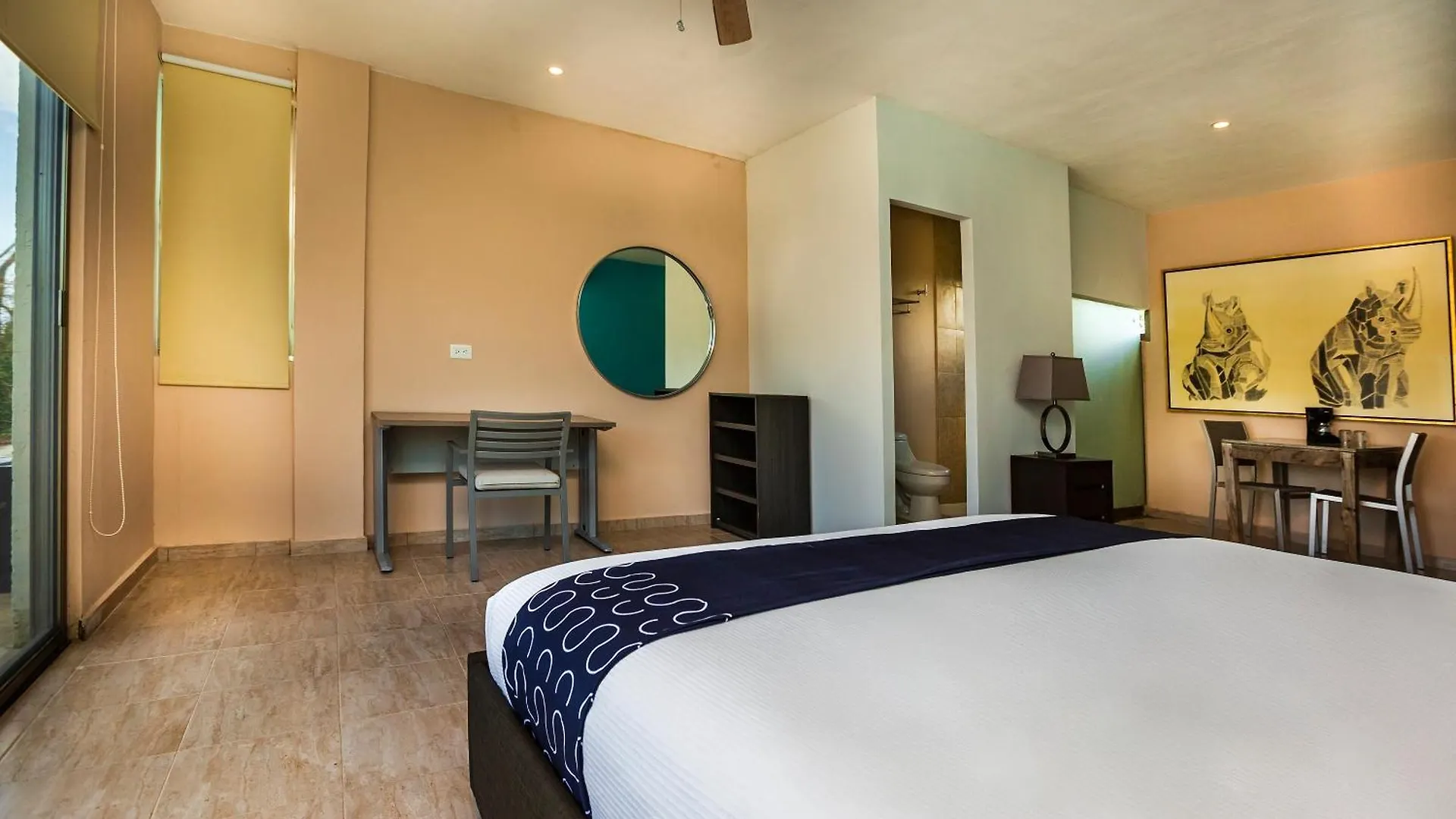 Capital O Cancun International Airport 24 7 Hotel