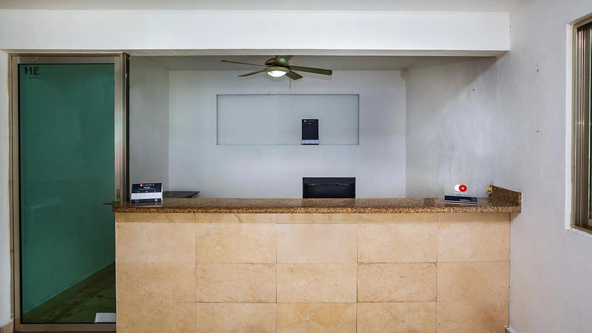 Capital O Cancun International Airport 24 7 Hotel
