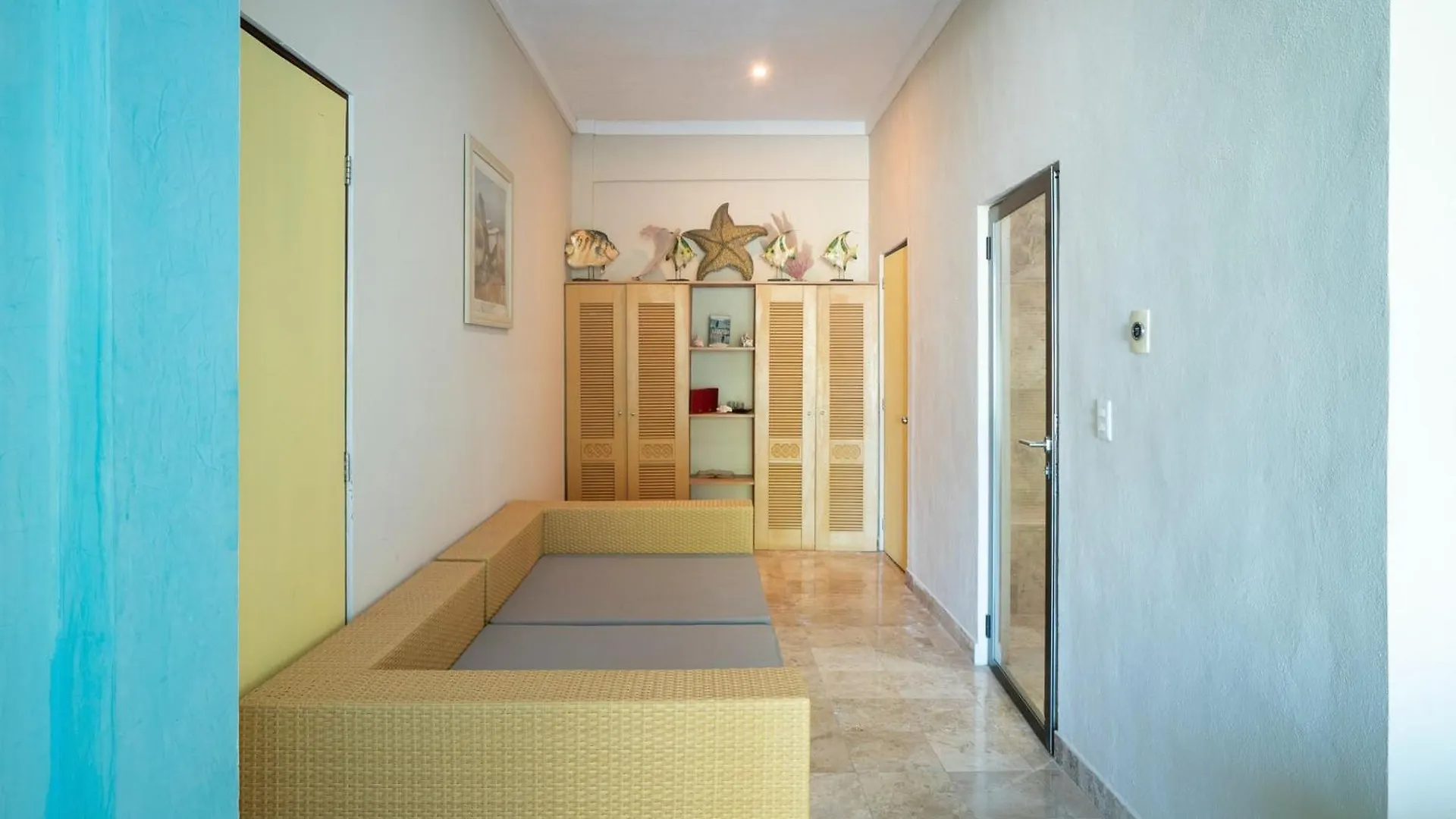 Capital O Cancun International Airport 24 7 Hotel